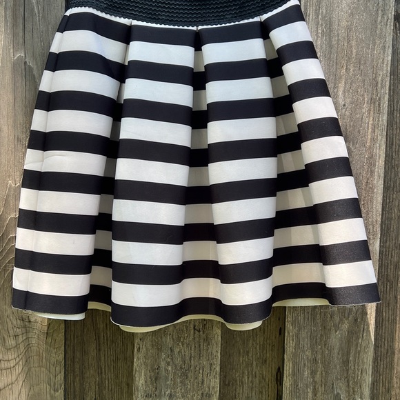 Neoprene Flare Skirt - Picture 4 of 4